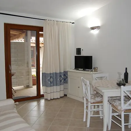 Case Vacanze Nioleo - Apartments And Pool *