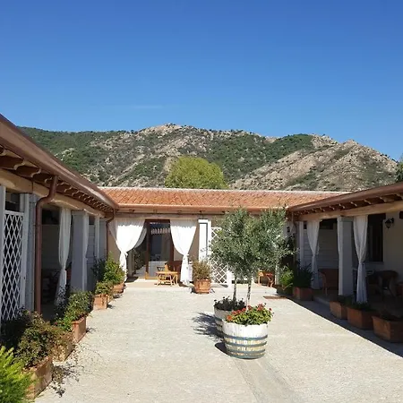 Case Vacanze Nioleo - Apartments And Pool *