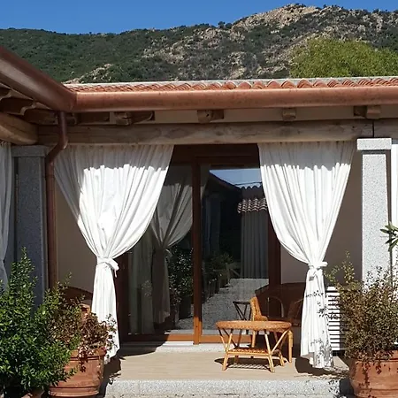 Case Vacanze Nioleo - Apartments And Pool