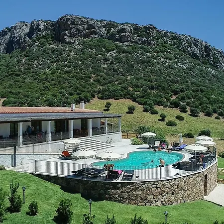 Nioleo Con Piscina * Siniscola